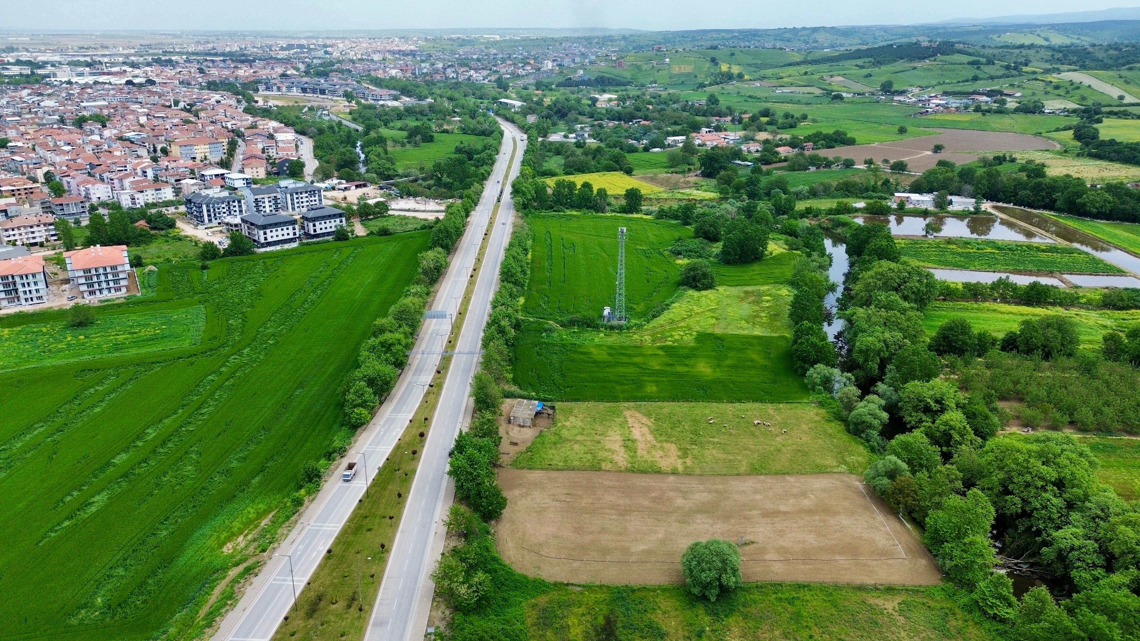 ÇANAKKALE BİGA SARIKAYA | OTOYOL ÜZERİ 9.053 m² MÜSTAKİL TAPULU | 100 m YOL CEPHELİ TİCARİ POTANSİYEL
